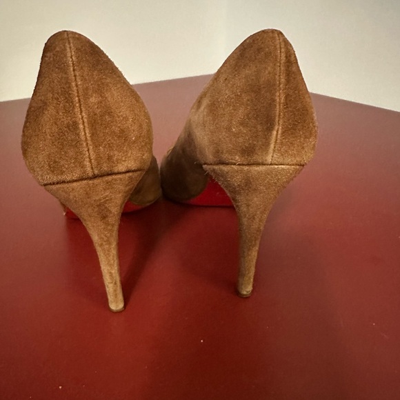 *** Size 38 1/2 Christian Louboutin Ron Ron Brown Suede Heels. - Picture 8 of 12